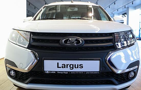 Lada Largus и Xcite добавили в перечень рекомендованных для госслужащих