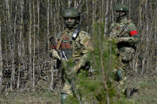 "Самая короткая дорога на Москву". Зачем Киев стягивает войска к границе с Белоруссией